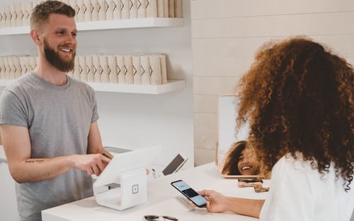 Pros and Cons of Using AI Chatbots in Customer Service